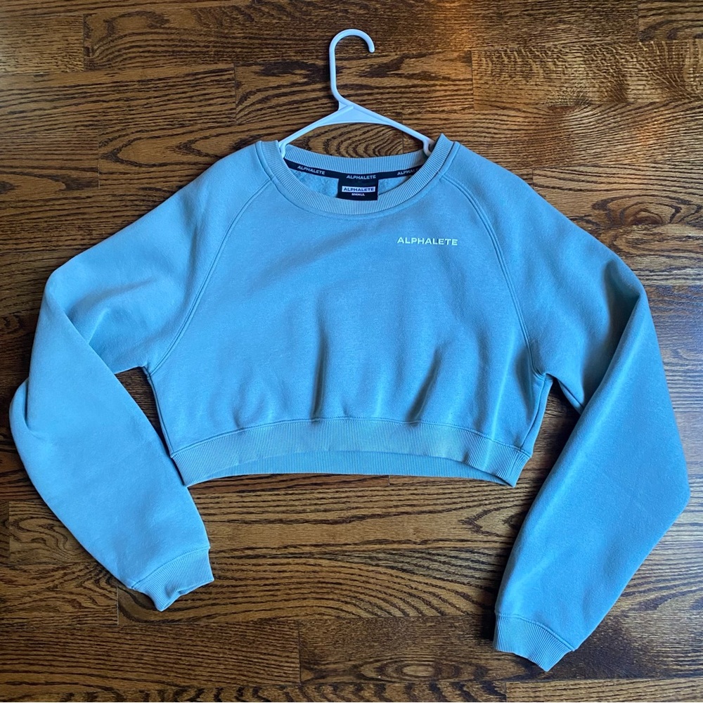 Alphalete blue cropped crewneck 🤍
